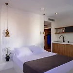 Ryolithos Aparthotel