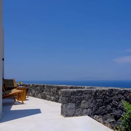 Ryolithos Aparthotel *