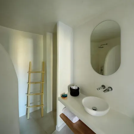 Ryolithos Aparthotel