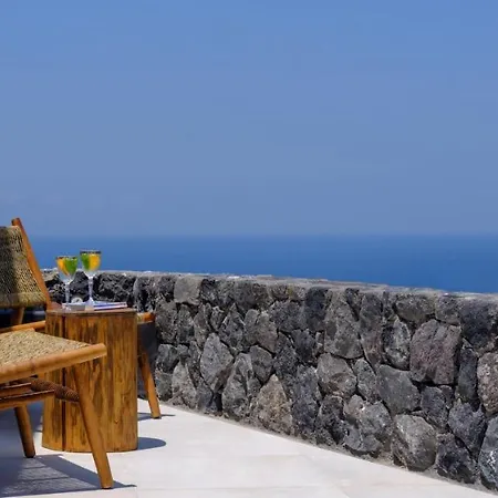 Ryolithos Aparthotel