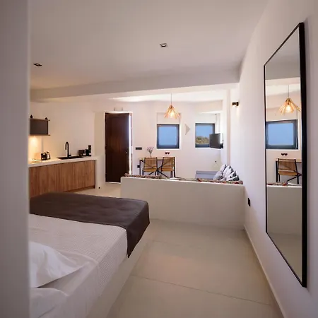 Ryolithos Aparthotel