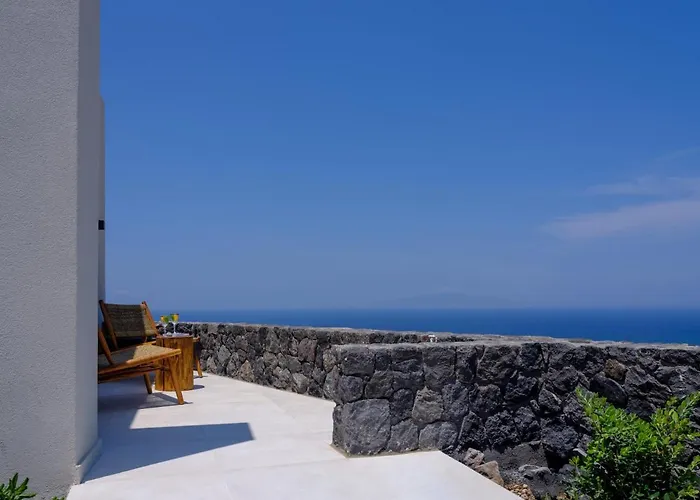 Ryolithos Lägenhetshotell 4*