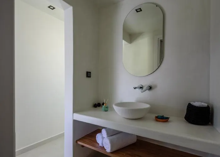 Ryolithos Foinikia (Santorini)