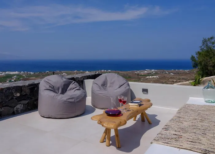 Апарт-отель Ryolithos Foinikia (Santorini)