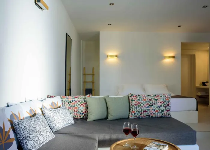 Ryolithos Lägenhetshotell 4*