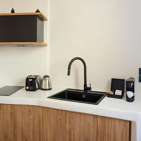 Ryolithos Apart Otel 4*