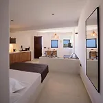 Ryolithos Aparthotel